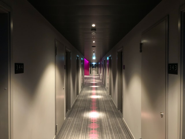 Puertas de hotel con cerradura electrónica
